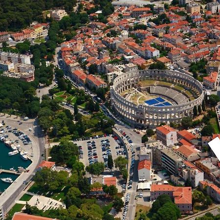 Batcave Apartman Póla Kültér fotó