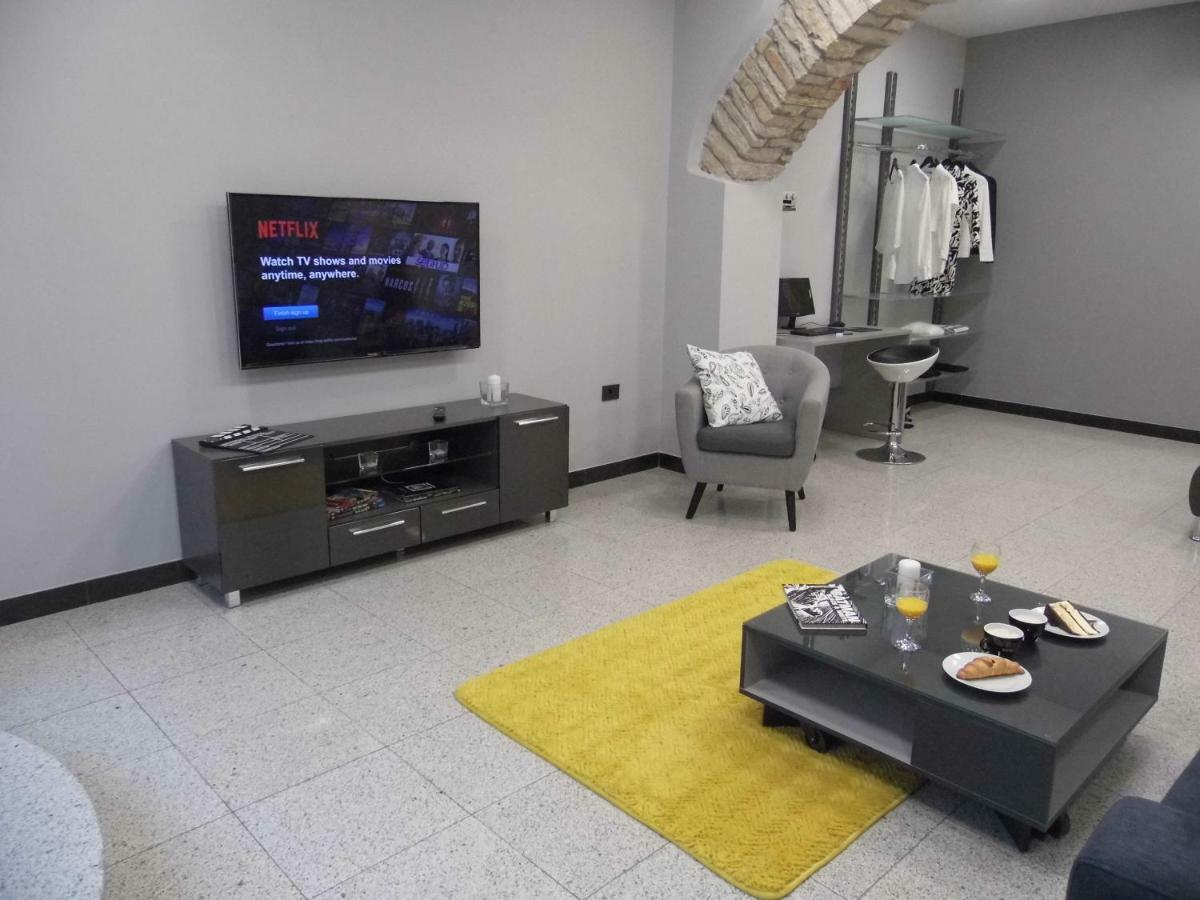 Batcave Apartman Póla Kültér fotó