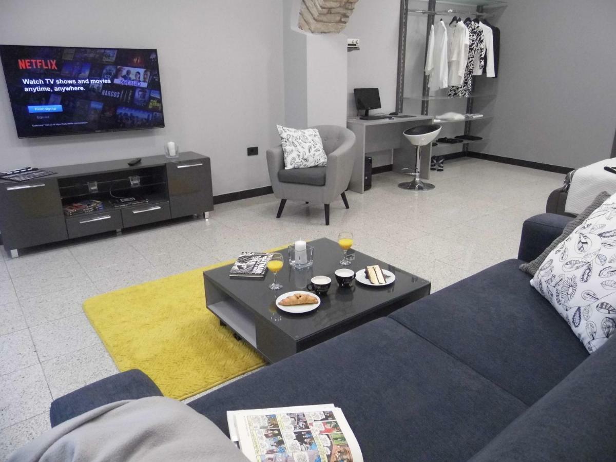 Batcave Apartman Póla Kültér fotó