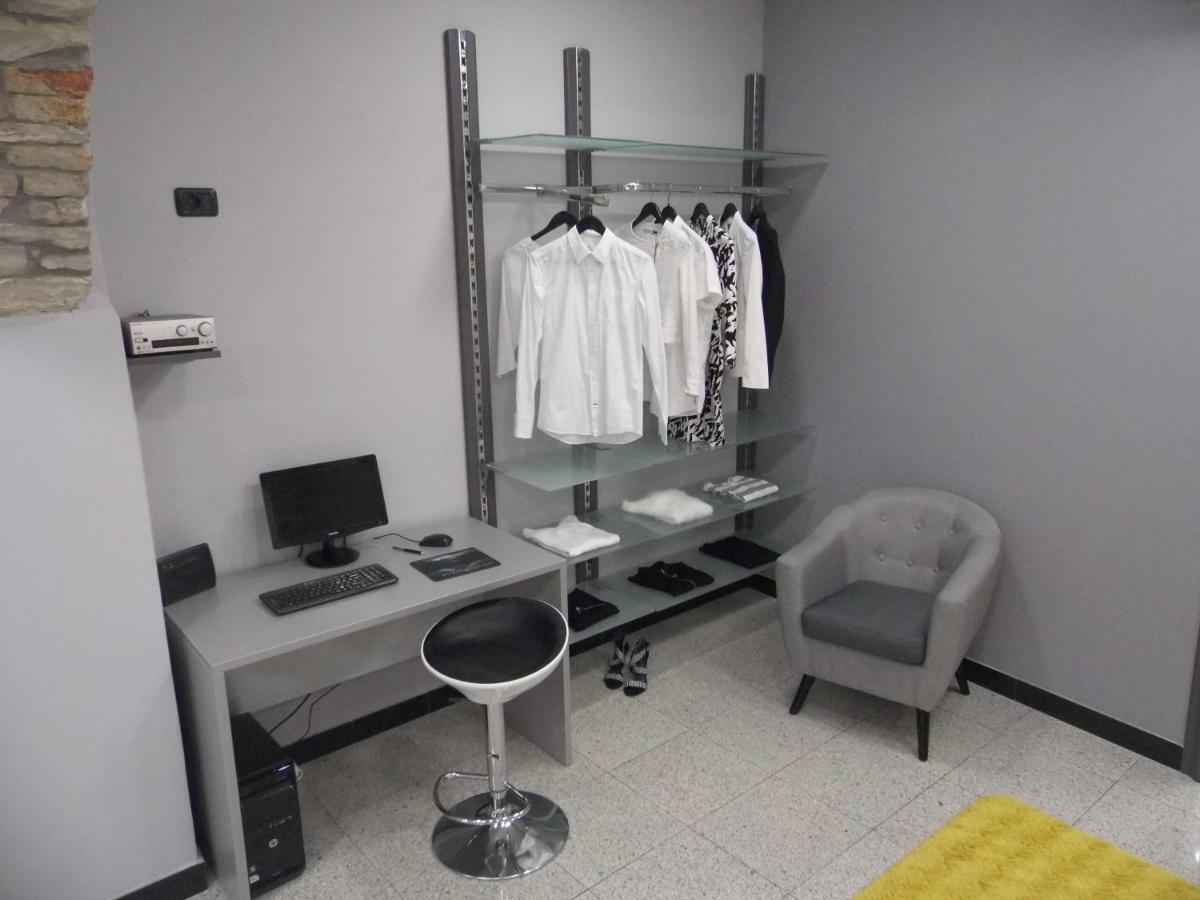 Batcave Apartman Póla Kültér fotó