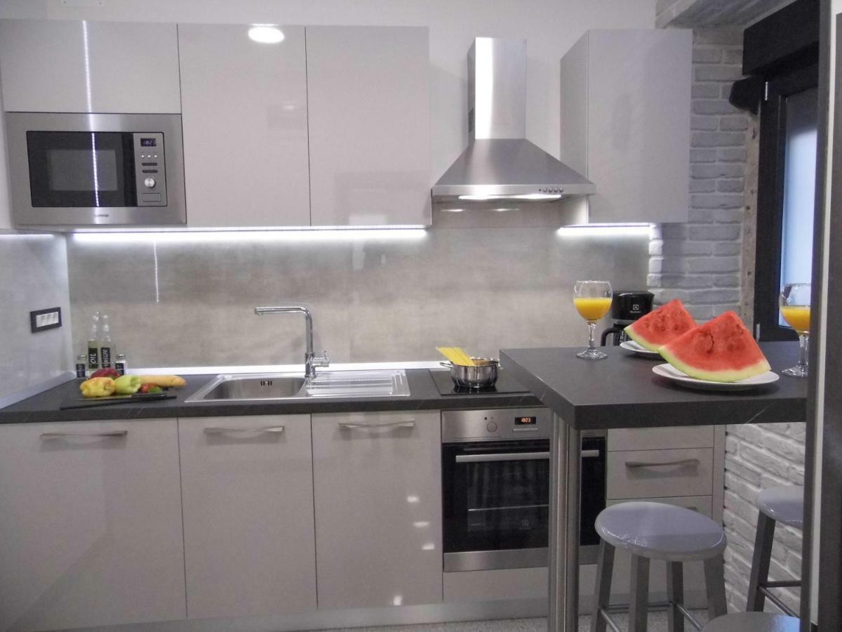 Batcave Apartman Póla Kültér fotó