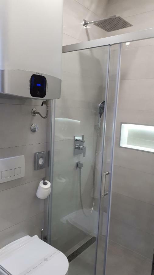 Batcave Apartman Póla Kültér fotó
