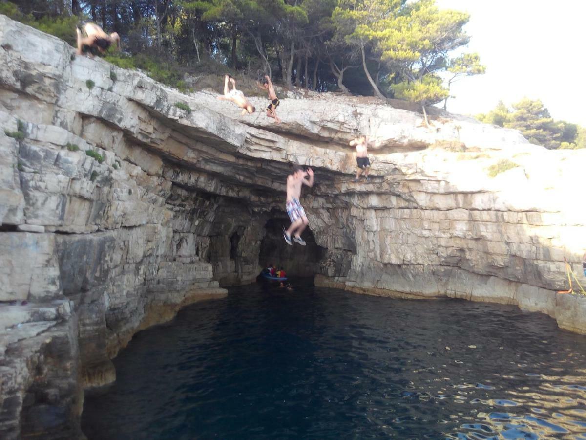 Batcave Apartman Póla Kültér fotó